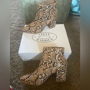 Steve Madden tan snake boots